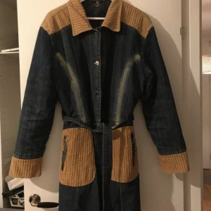 Jeanskappa - Det står XL i kappan men den är som en medium eftersom att storlekarna inte stämmer så bra med europeiska storlekar.