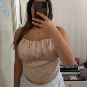 Sommar topp - Litet linne , sommar topp med öppen rygg 