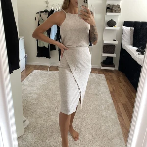 Bubbelroom set - Beiget set från Bubbelroom båda delarna i xs, använd fåtal gånger så i väldigt fint skick 