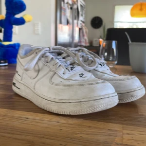 Nike Force 1, stl 34 - Nike sneakers läder. Bra skick.  Modell: Force 1 Storlek: 34