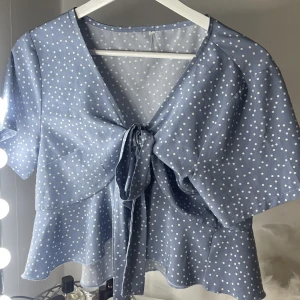 Prickig tröja  - Vet ej märke storlek s/xs (är osäker) 