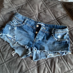 Jeansshorts - Väldigt korta i modellen