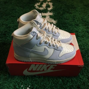 Nike dunk high sail football grey - Size US 8,5W = EU 40. Condition brand new. All original + receipt. Please send a message before buying.