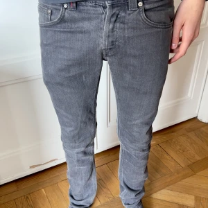 Dondup jeans - Köpta för 2000kr på Vestiaire har använt de en gång så 10/10 skick jag är 188 och de är 30 i längd!