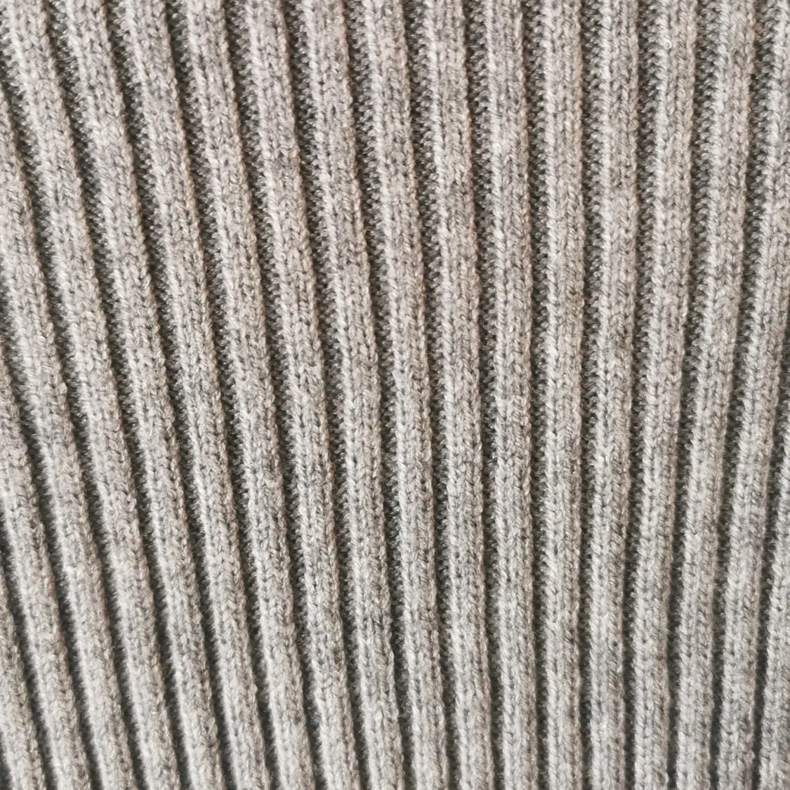 Grå turtleneck - 91