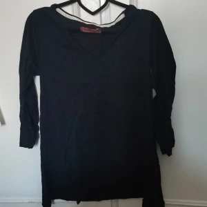 Svart tröja från Bondelid - Svart tröja i fint skick från Bondelid storlek M
