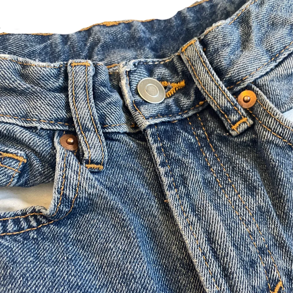 Ett par superfina jeans från hm i storlek 32. Sitter superfint! ❤️. Jeans & Byxor.