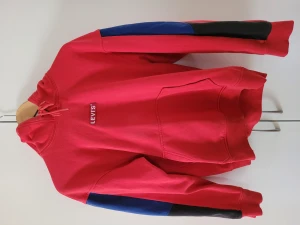 Hoodie  - Storlek: small Skick: nyskick/använt skick Nypris ≈ 700kr  Inget direkt defekt med tröjan  