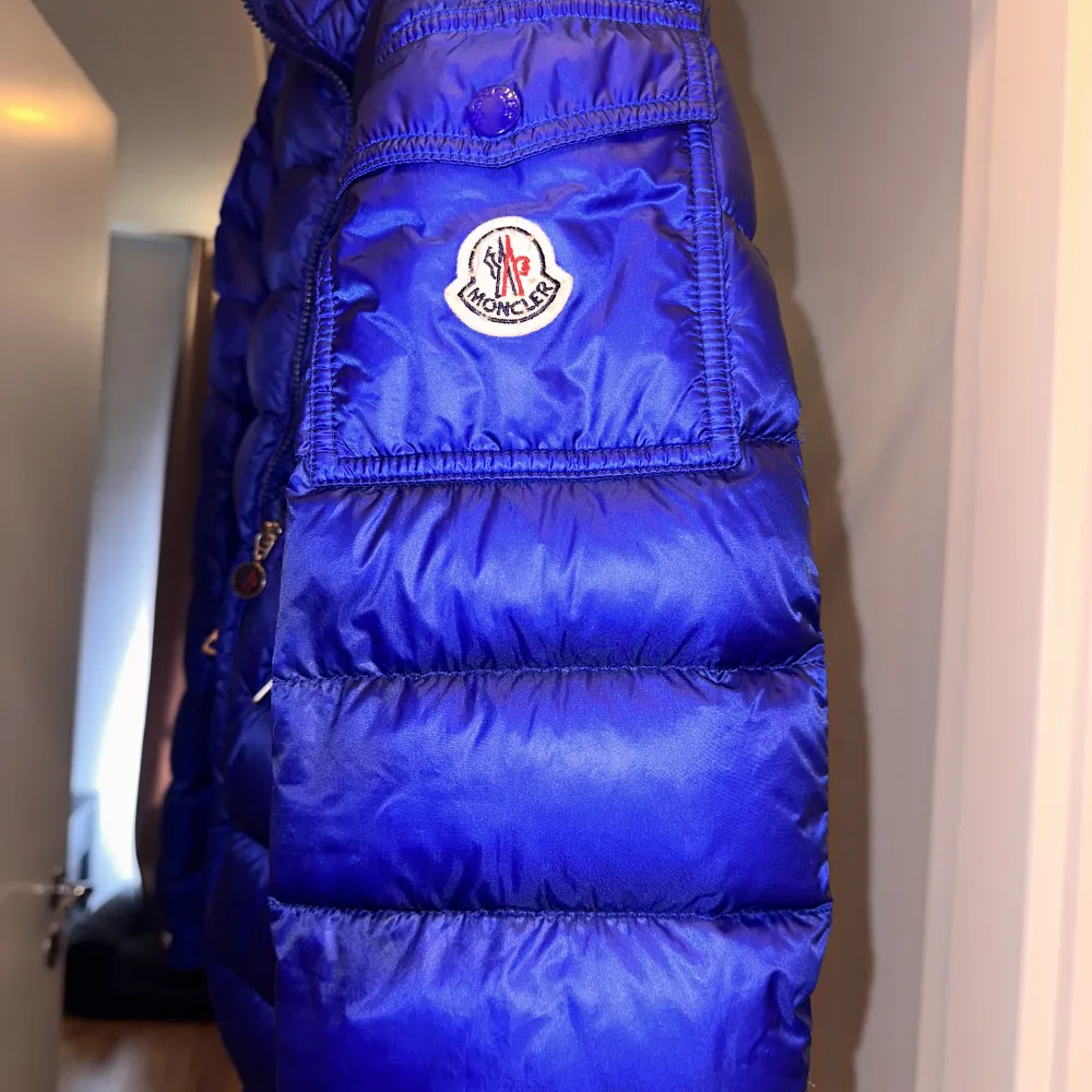 Säljer nu min moncler agay size 2  Cond 8/10 inga hål . Jackor.