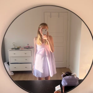 Hm klänning  - Sååå söt klänning som man även kan ha som bandeau klänning från hm🥰🥰