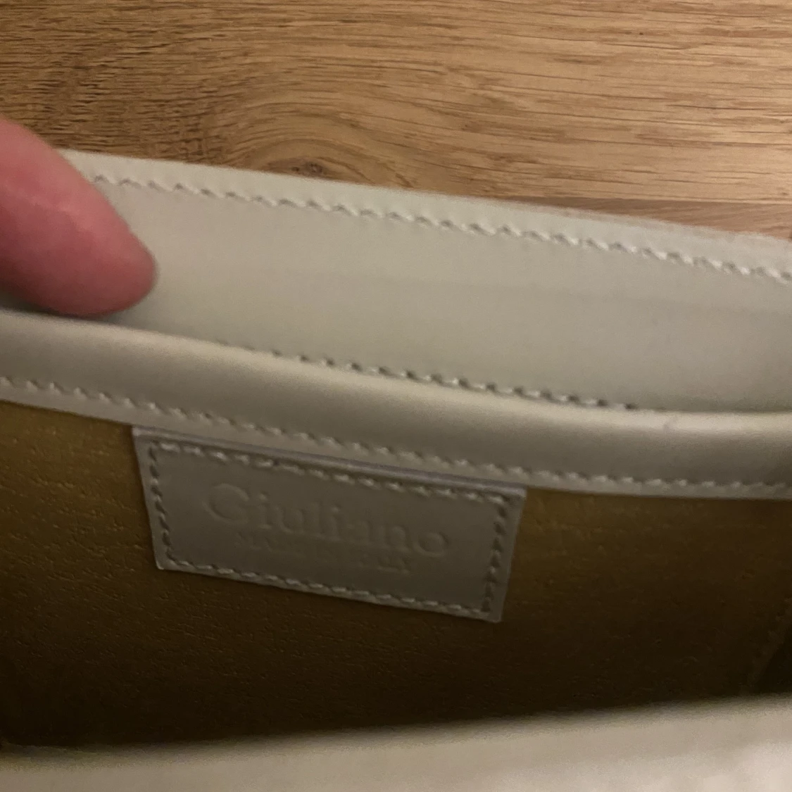 Axelbandsväska med nitar - 90