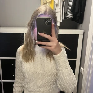 Stickad tröja  - Stickad tröja från bikbok, bra kvalitet. Köparen står för frakten💗💗