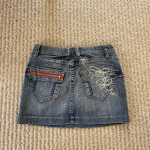 Lågmidjade kjol  - Säljer denna super snygga låg midjade kjol