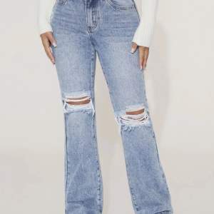 Storlek: Pettie xs Blåa jeans med hål  Originala pris 300