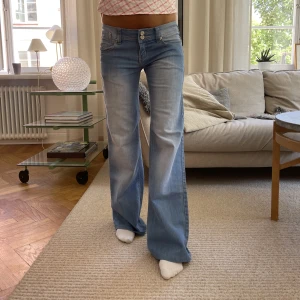 Låg midjade Jens  - Säljer dessa super snygga låg midjade jeans 