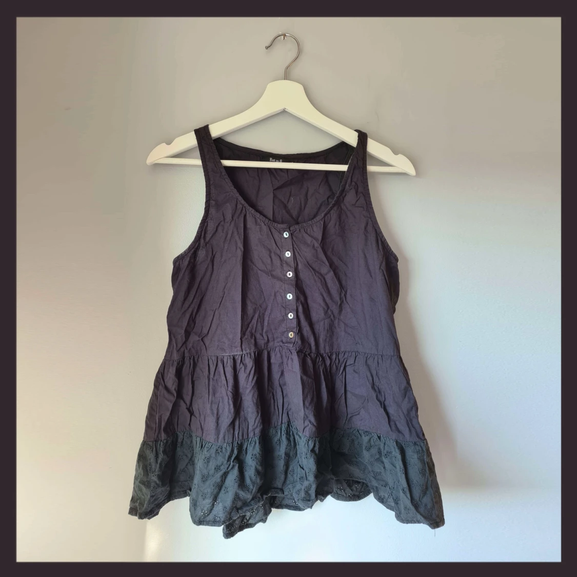 Svart utsvängd topp - 90