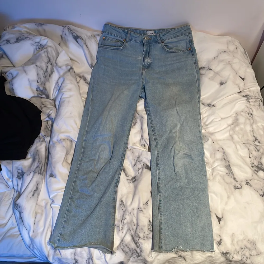 Ljusblåa jeans från Lager 157 i storlek S modell Kick. Jeans & Byxor.