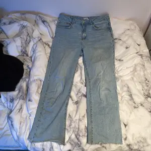 Ljusblåa jeans från Lager 157 i storlek S modell Kick