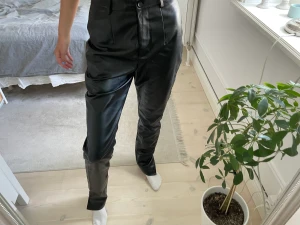 Skinnbyxor - Skinnbyxor i pmu, från missguided