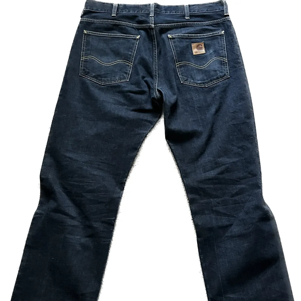 Riktigt snygga carhartt jeans jag it använder längre som är i nice skick . Jeans & Byxor.