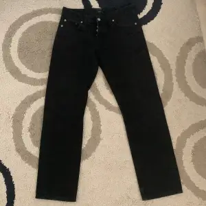 Svarta Filippa K jeans. 100% cotton knappt använd bra kondition.