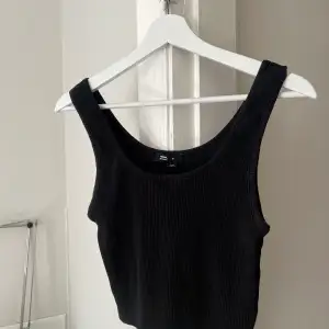 Svart linne croptop