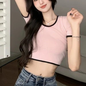 Rosa och svart topp t-shirt - I nytt skick <3