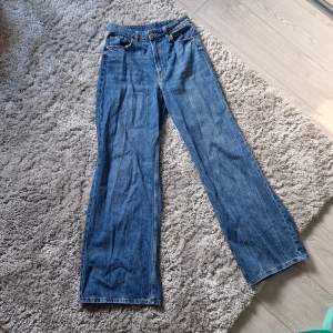 Ett par fina jeans från H&M som är använda bara två gånger🤗💓säljer dom då de inte passar mig längre💓