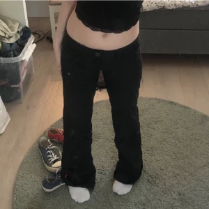 Cargo byxor - Svarta cargo byxor, storlek 36, från esprit :)