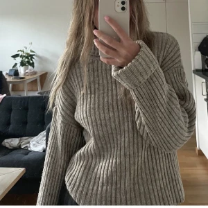 Beige/grå stickad tröja - Beige/grå stickad tröja i storlek XS från NAKD.