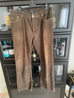 manchesterbyxor - Ett par manchesterbyxor från hm. Väldigt använda men har fått en riktigt snygg färg. 