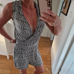 Onepiece  - Fin uringad onepiece från kappahl 