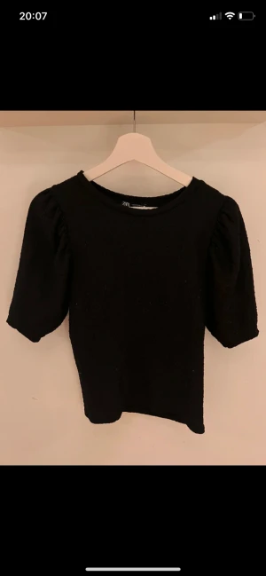 Snygg T-shirt  - Aldrig använt, från zara 
