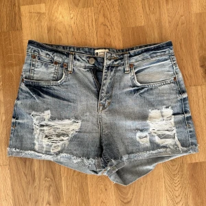 Jeansshorts - Jeansshorts från Gina Tricot. 50 kr exkl frakt. 