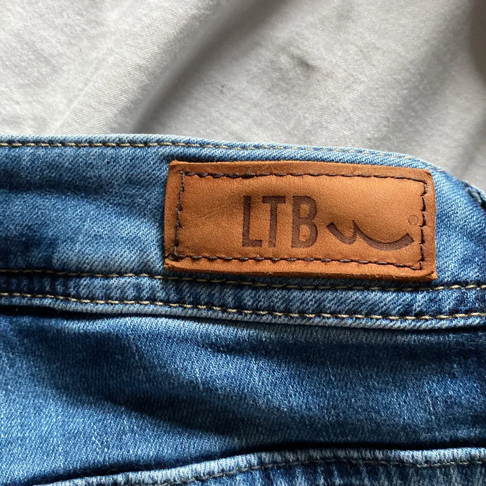 Snygga LTB jeans (valerie) säljer pga för korta🥰 jag är 175 och de typ precis på slutet av benet❤️. Jeans & Byxor.