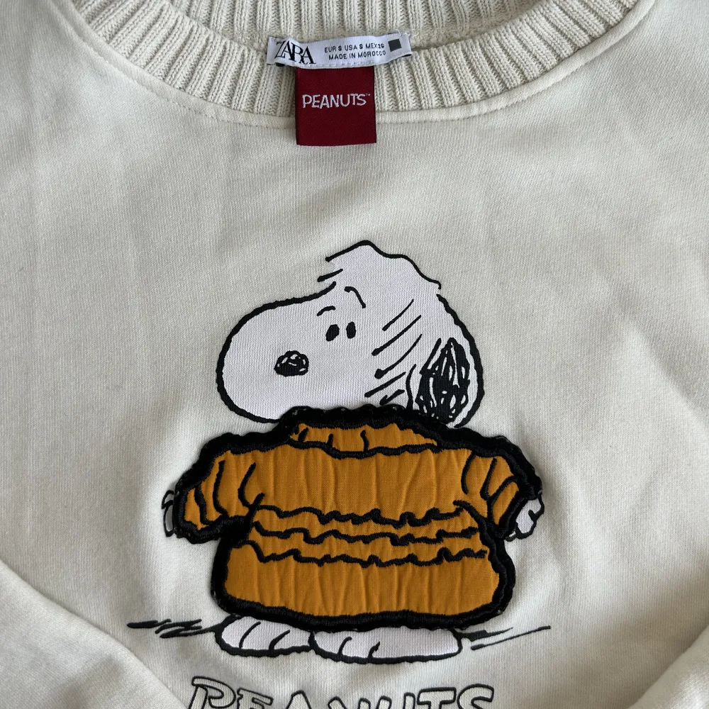 jättesöt sweatshirt med peanuts tryck  använt alldeles för lite. Hoodies.