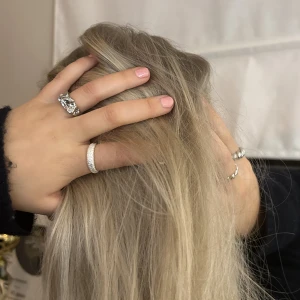 Sterling Silver ringar 69kr/st - Vi säljer sterling silver ringar, 92,5% silver, i flertal olika modeller. Ringarna är justerbara så dem passar alla! Ringarna sälj genom vårat uf företag som just nu har utförsäljning och vi säljer våra ringar för 69kr per ring+ 29 kr frakt! 