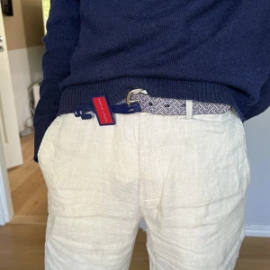 Tommy hilfiger bälte - Oanvänt nytt Tommy hilfiger bälte. Passar både till killar och tjejer. 🌷