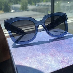 Solglasögon  - Snygga solglasögon till sommaren? Jag fixar dom här marinblå , väldigt sköna och bra pris   Priset kan diskuteras 