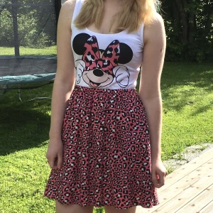 Söt klänning - Jättesöt och skön klänning med Mimmi Pigg. Bra skick. Passar s/xs