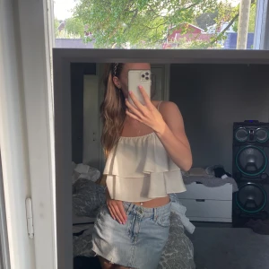 Volangtopp - Säljer denna super fina volangtopp från HM❤️