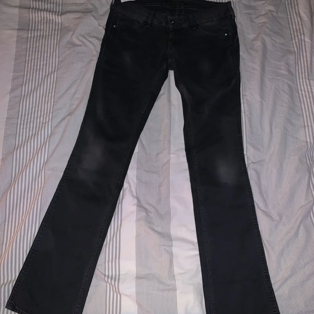 Populära low waist bootcut Pepe jeans i storlek 36. Skriv vid frågor!. Jeans & Byxor.