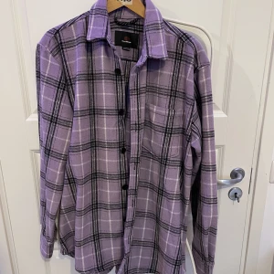 Jacka från P&B - Riktigt snygg jacka från pull and bear, slutsåld. Väldigt skön, nyskick. Kan frakta 