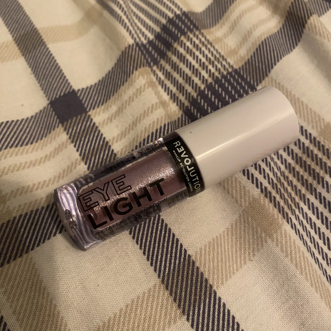 Revolution eye light lila ögon glitter