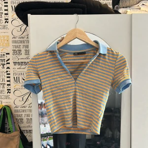 Randig t-shirt - Randig t-shirt från Zara i storlek S. Den är ribbad och väldigt skön året om.