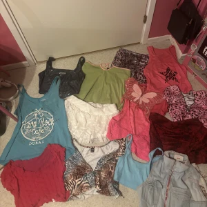 Tröjor - Säljer alla tröjorna tillsammans för 200kr, INTE STYCKVIS lol, säljer så många för 200kr eftersom de mesta är från shein och vet att inte alls handlar från shein så ni kan köpa dom här istället lol, allt är Xs/S