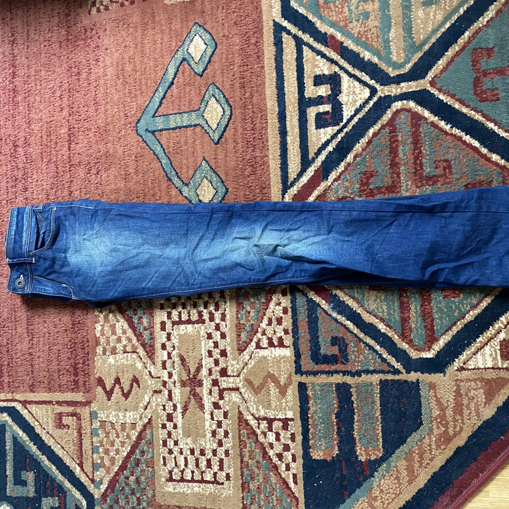 Ett par low waist jeans från only knappt använd nytt skick, 300kr. Jeans & Byxor.