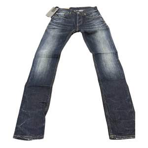 Sköna o snygga dondup jeans! Storlek 31  Pris 899kr Skick 10/10