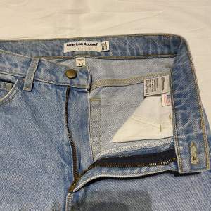 Jeans fr american apparel som tyvärr blivit för små, passformen är likt mom jeans