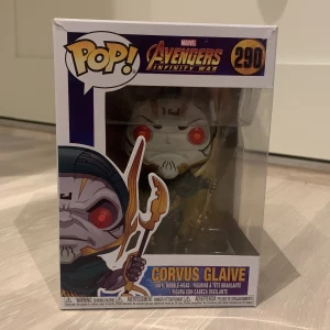 Corvus Glaive Funko Pop - Corvus Glaive Funko pop från avengers infinity war, #290. Figuren har tagits ur lådan och staven är även trasig.